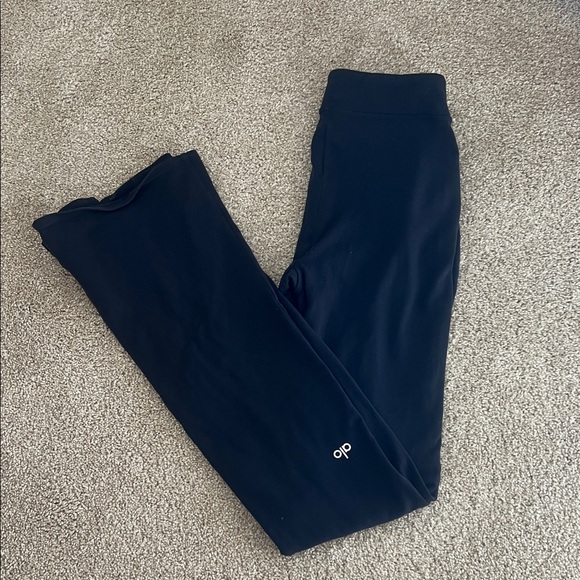 ALO yoga Airbrush High-Waist Flutter Legging - Picture 7 of 8